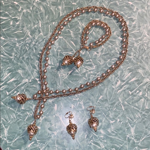 Acorn Motif Clip Earring, Bracelet & Necklace Set - Picture 4 of 7